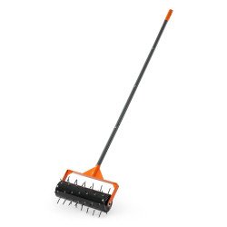 Valjkasti ručni aerator travnjaka s 42 šiljka, širina 38 cm, ručka 152 cm, bubanj za balast