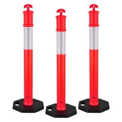 Set od 3 prometna stupića visine 114 cm s reflektirajućom trakom i teškim osmerokutnim postoljem Set od 3 prometna stupića visine 114 cm s reflektirajućom trakom i teškim osmerokutnim postoljem