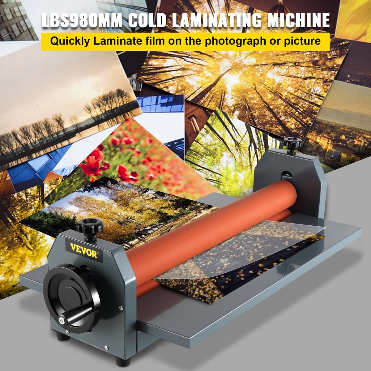 Hladni laminator s fotografijama pejzaža i plakatom ispod valjka