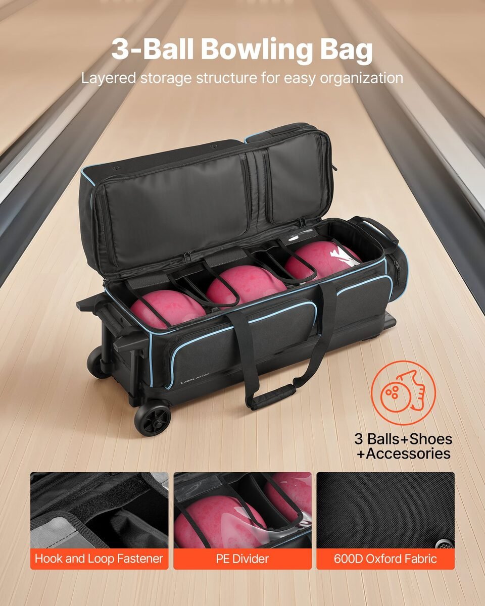 Tri ružičaste bowling kugle u pregradama otvorene torbe na kuglani