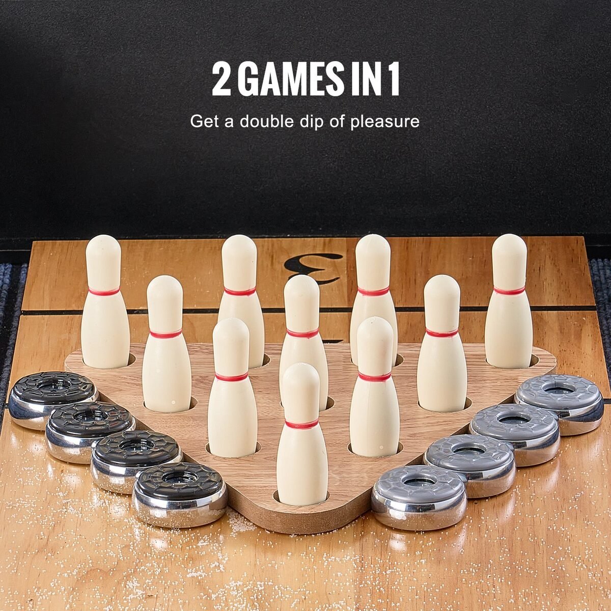 Kegle za stolno kuglanje i metalne pločice za shuffleboard na kraju stola