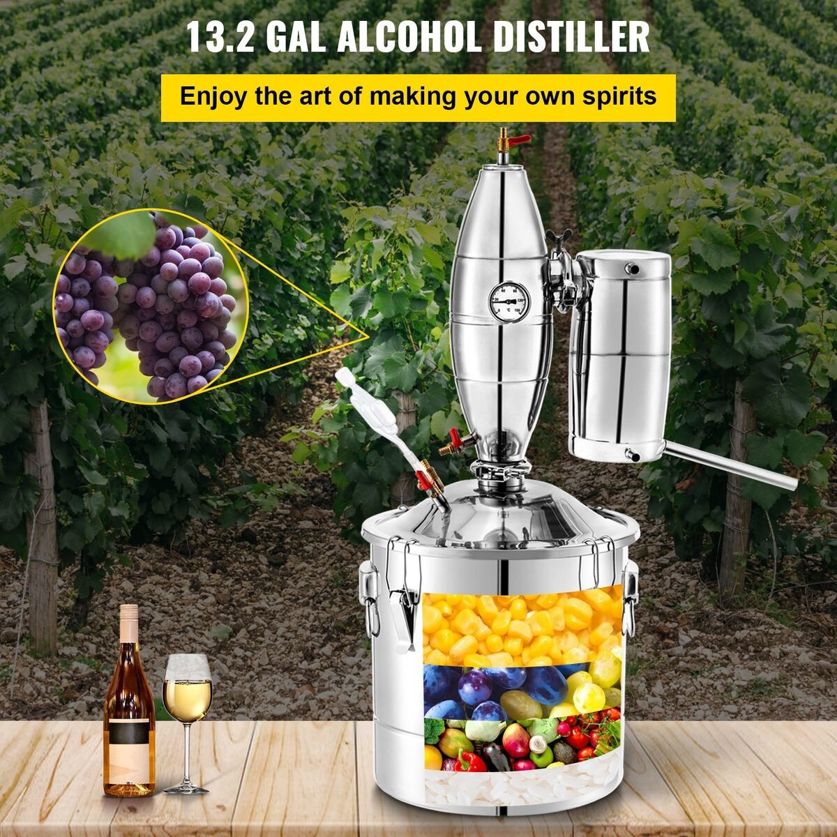 Destilator od 50 litara s kolonom i termometrom u vinogradu, kotao s vidljivim voćem