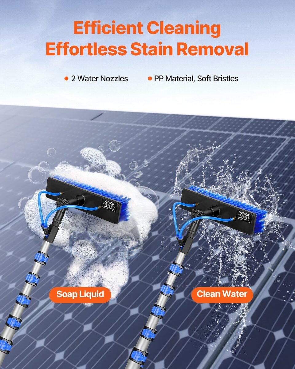 Četka na štapu pere solarni panel sapunicom, a druga ispire čistom vodom